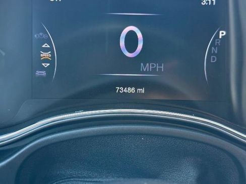 Used 2019 Jeep Grand Cherokee Laredo image 26