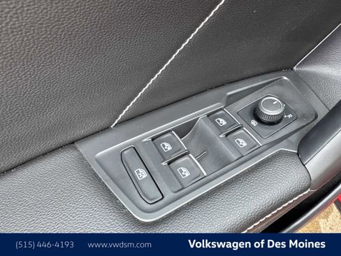 Used 2022 Volkswagen Tiguan SE w/ Panoramic Sunroof Package image 23