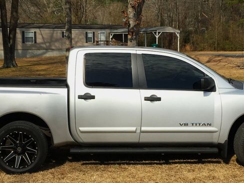 Used 2011 Nissan Titan SV w/ SV Value Truck Pkg image 7