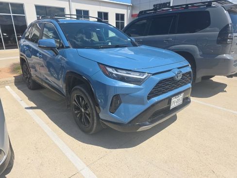 Used 2023 Toyota RAV4 SE image 1