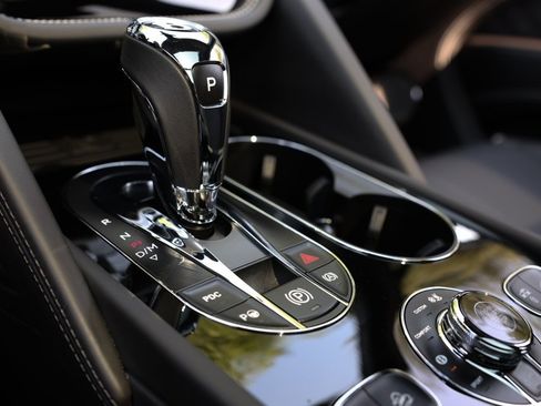 Used 2023 Bentley Bentayga Speed image 31