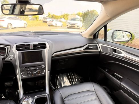 Used 2018 Ford Fusion SE w/ Equipment Group 602A FWD image 25