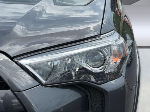 Used 2018 Toyota 4Runner SR5 RWD image 12