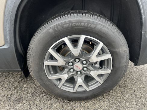 Used 2023 GMC Acadia SLE w/ Driver Convenience Package image 9