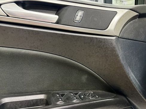 Used 2020 Ford Fusion SE FWD image 19