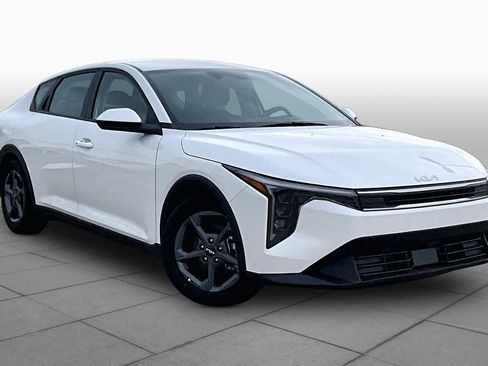 Used 2025 Kia K4 LXS image 3