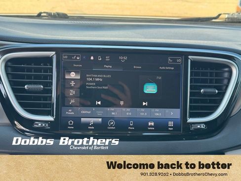 Used 2023 Chrysler Pacifica Touring-L FWD image 27