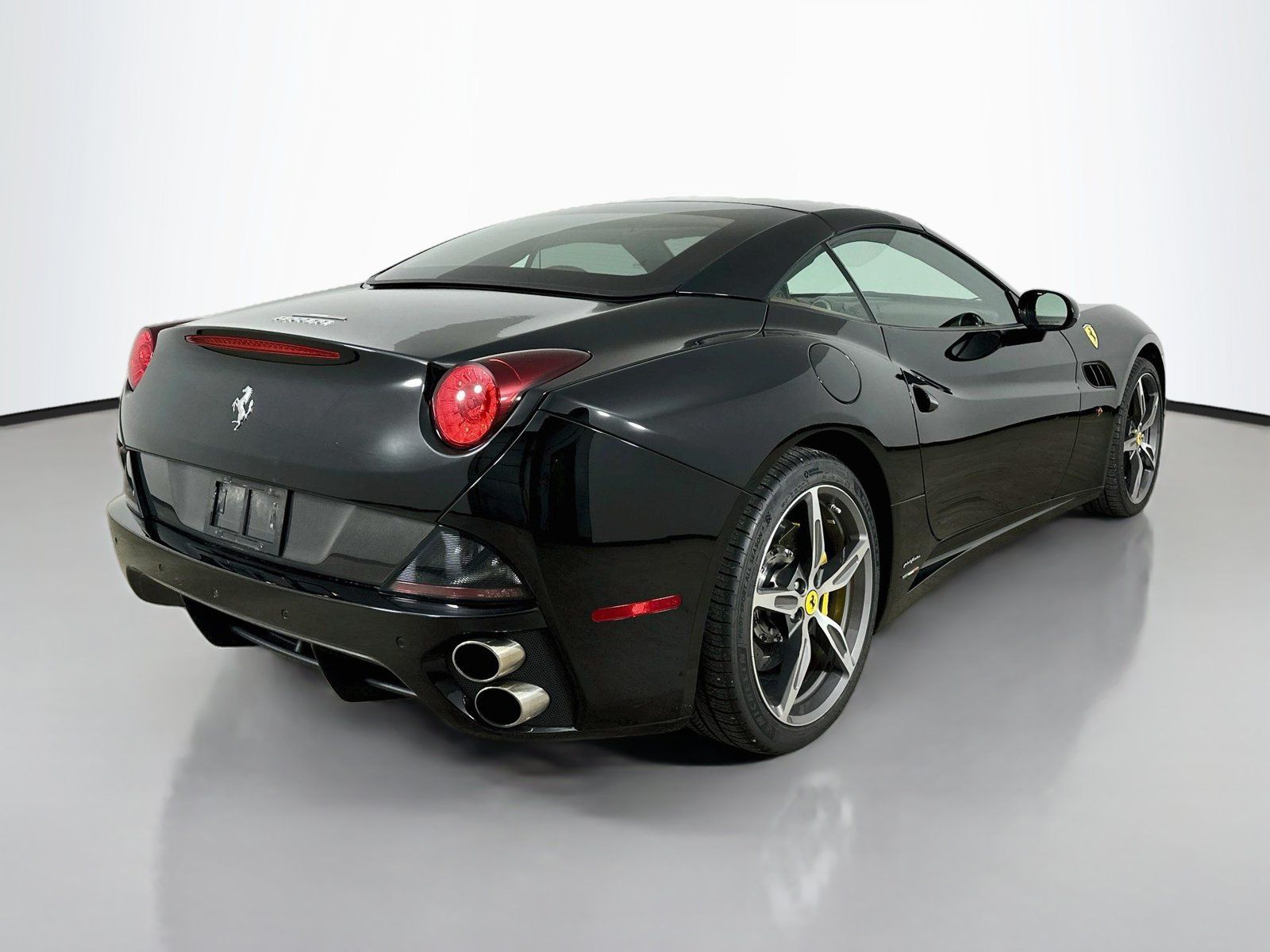 Used 2014 Ferrari California RWD image 5