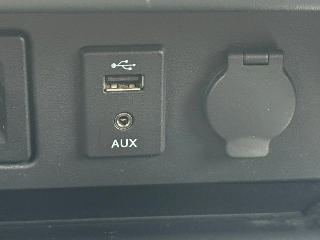 Used 2017 Nissan Titan PRO-4X AWD/4WD image 6