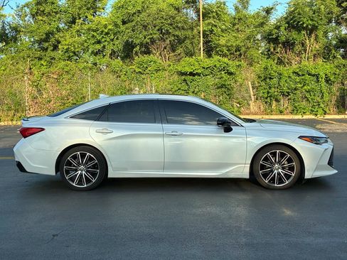Used 2019 Toyota Avalon Touring FWD image 5