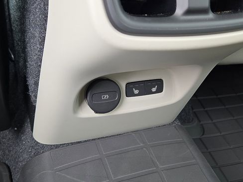 New 2026 Volvo XC40 B5 Plus w/ Protection Package Premier image 16