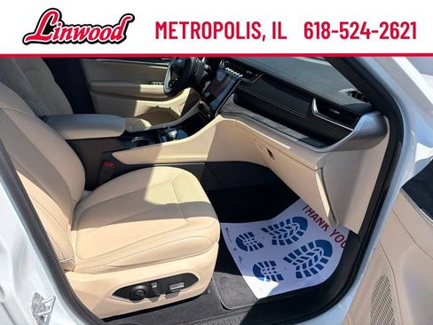 Used 2025 Jeep Grand Cherokee Limited AWD/4WD image 8