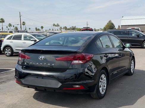 Used 2020 Hyundai Elantra SE w/ Cargo Package (C1) image 9