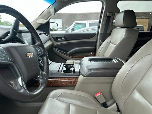 Used 2019 Chevrolet Suburban Premier AWD/4WD image 7