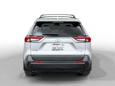 Used 2021 Toyota RAV4 LE w/ Carpet Mat Package (TMS) AWD/4WD image 4