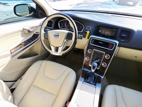 Used 2015 Volvo S60 T5 Premier w/ Convenience Package image 27