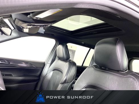 Used 2023 Jeep Grand Cherokee Altitude image 2