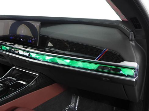 Used 2025 BMW 740i RWD image 14