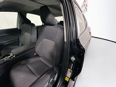 Used 2025 Toyota Camry LE image 12