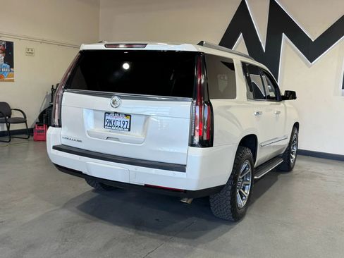 Used 2015 Cadillac Escalade Luxury image 5