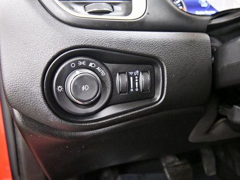 Used 2017 Jeep Renegade Limited image 18