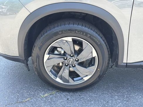 Used 2025 Nissan Rogue SV FWD image 28