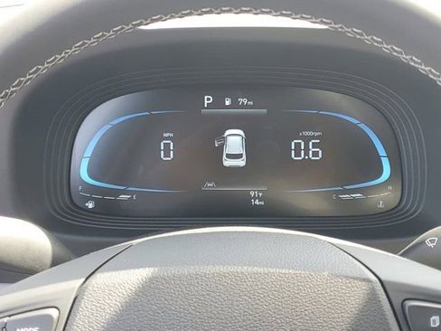 Certified 2025 Hyundai Venue SEL image 22