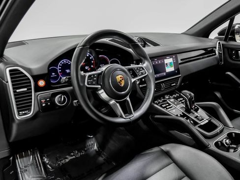 Used 2023 Porsche Cayenne image 6