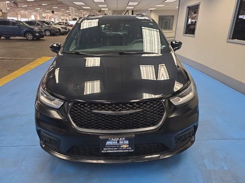 Used 2025 Chrysler Pacifica Limited FWD image 10