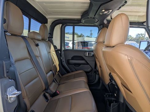 Used 2021 Jeep Gladiator Overland w/ Popular Equipment Package image 30
