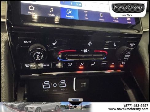 Used 2023 Jeep Grand Cherokee Limited w/ Black Appearance Package AWD/4WD image 23
