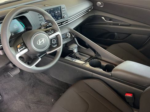 Used 2026 Hyundai Elantra Hybrid FWD image 9