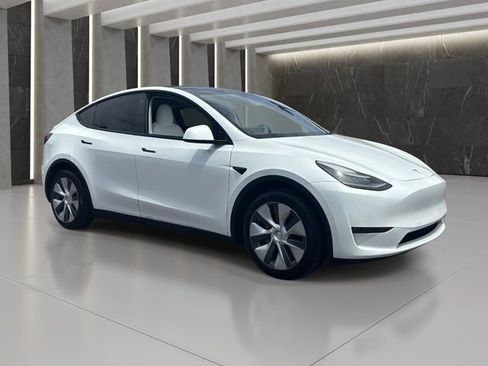 Used 2021 Tesla Model Y Long Range AWD/4WD image 8