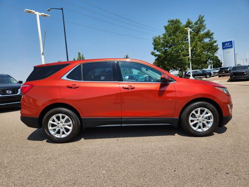 Used 2020 Chevrolet Equinox LT FWD image 2