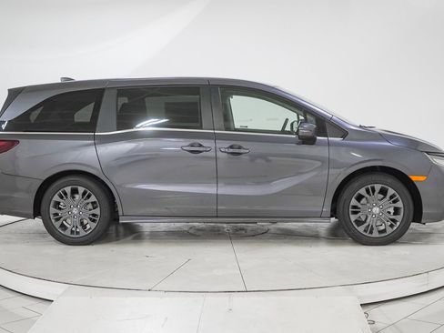 New 2026 Honda Odyssey Touring image 15