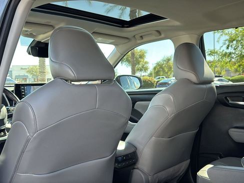 Used 2021 Toyota Highlander XLE image 29