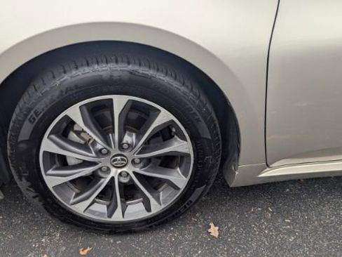 Used 2018 Toyota Avalon XLE Plus image 9