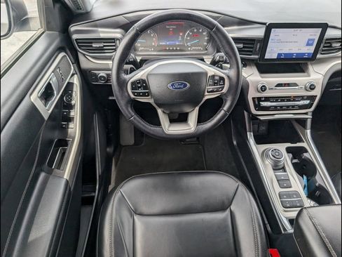 Used 2021 Ford Explorer XLT w/ Equipment Group 202A RWD image 11