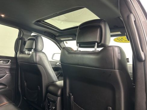 Used 2020 Jeep Grand Cherokee Limited w/ Trailer Tow Group IV image 17