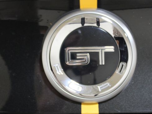 Used 2011 Ford Mustang GT RWD image 8