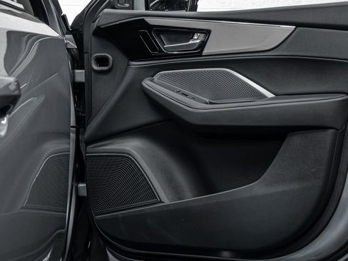 New 2026 Acura MDX SH-AWD image 17