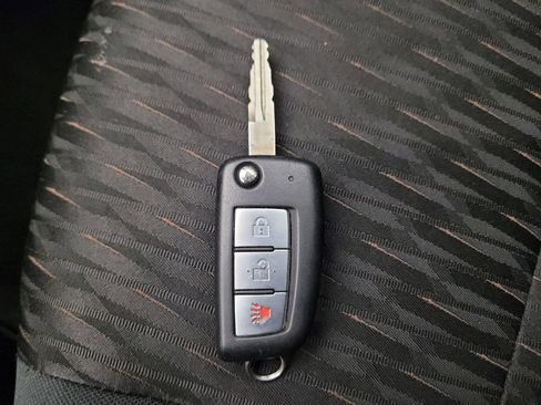 Used 2020 Nissan Rogue S image 32