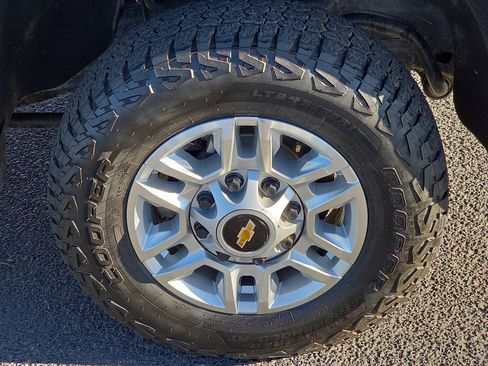 Used 2024 Chevrolet Silverado 2500 LT w/ Convenience Package image 8