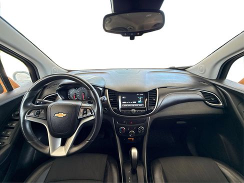 Used 2017 Chevrolet Trax LT w/ LT Convenience Package AWD/4WD image 23