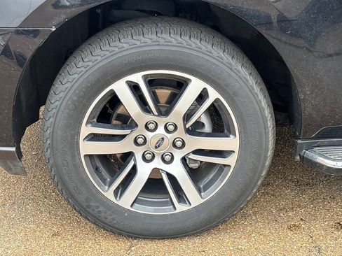 Used 2023 Ford Expedition Limited image 25