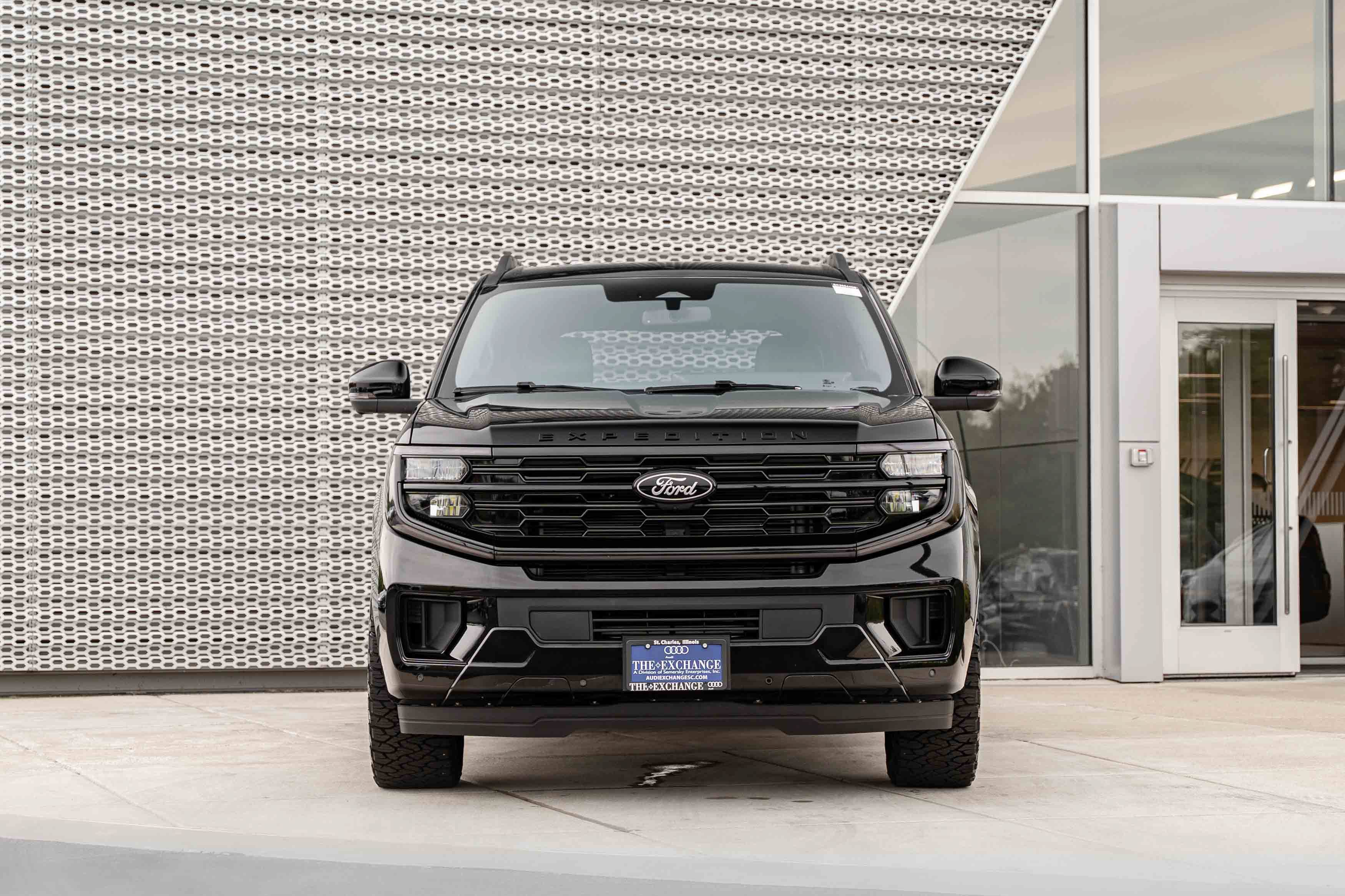 Used 2025 Ford Expedition Platinum w/ Stealth Performance Package AWD/4WD image 39