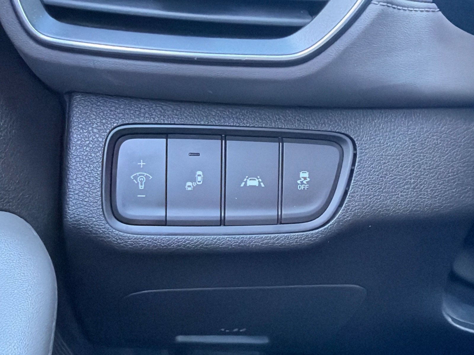Used 2019 Hyundai Santa Fe SEL FWD image 24