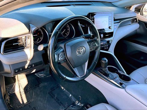 Used 2022 Toyota Camry SE image 13