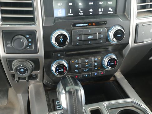 Used 2017 Ford F150 Platinum w/ Equipment Group 701A Luxury image 10