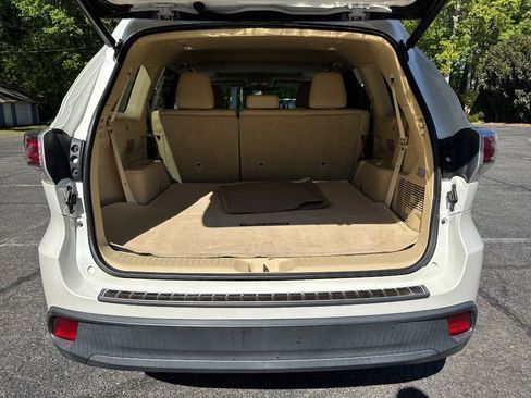 Used 2014 Toyota Highlander XLE image 8